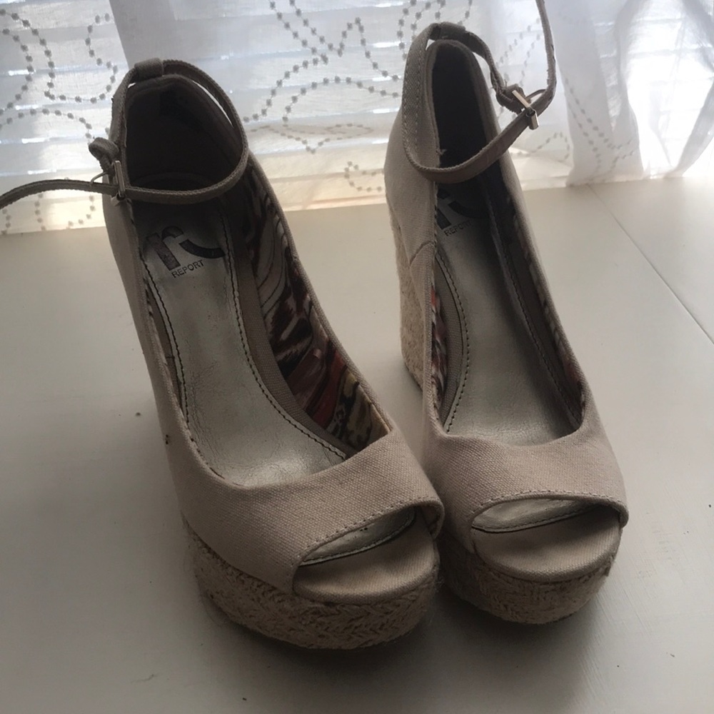Nude wedges